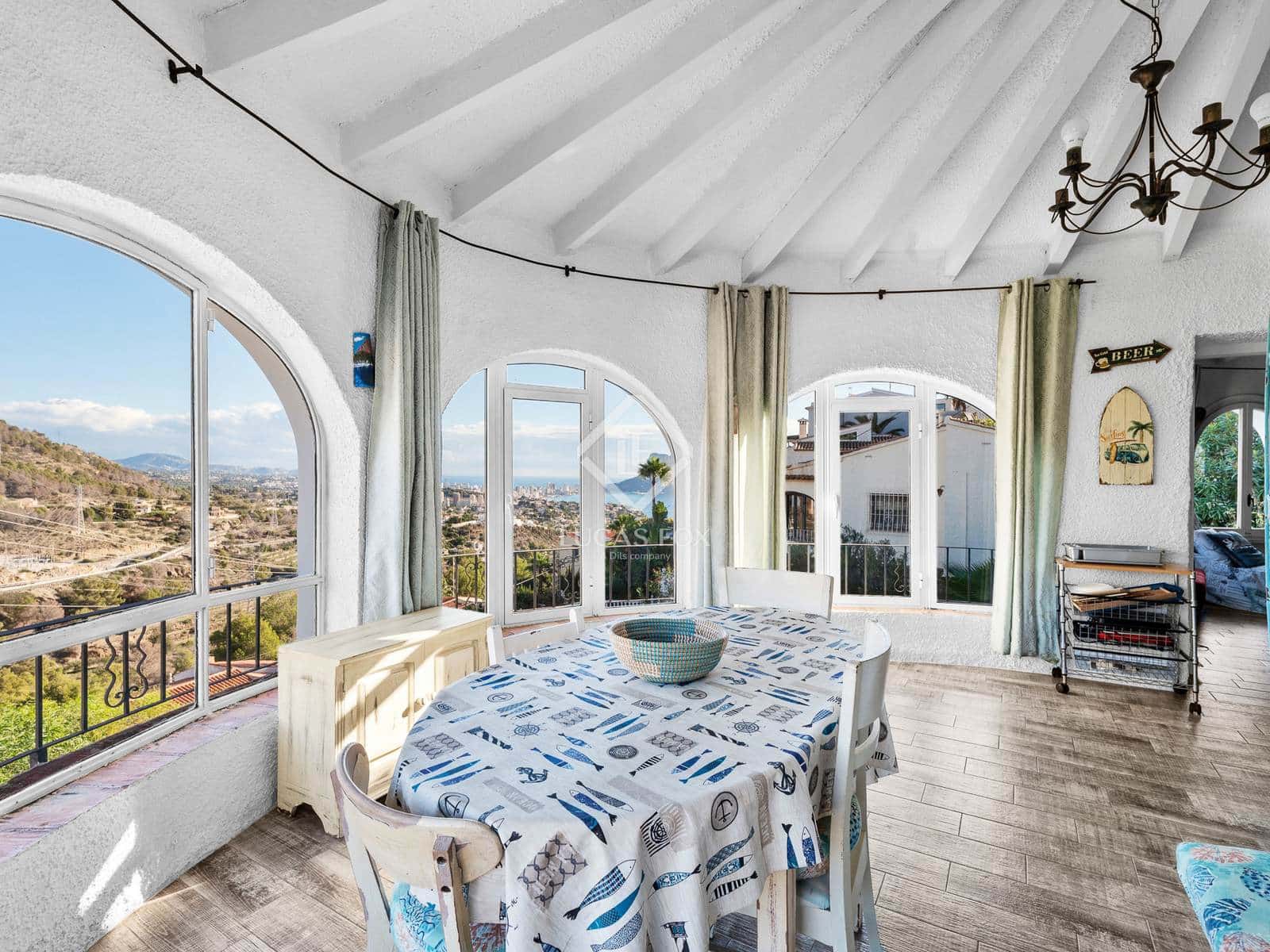 5 bedroom Villa for sale in Calpe / Calp with pool garage - € 635,000 (Ref: 7730492)