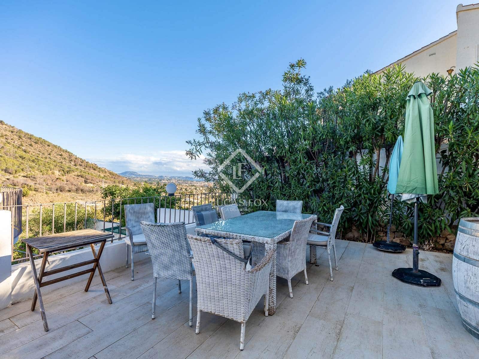 5 bedroom Villa for sale in Calpe / Calp with pool garage - € 635,000 (Ref: 7730492)