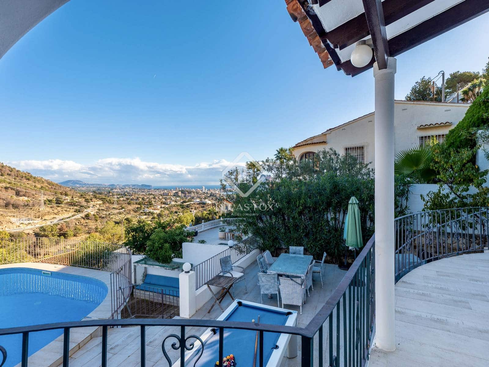 5 bedroom Villa for sale in Calpe / Calp with pool garage - € 635,000 (Ref: 7730492)