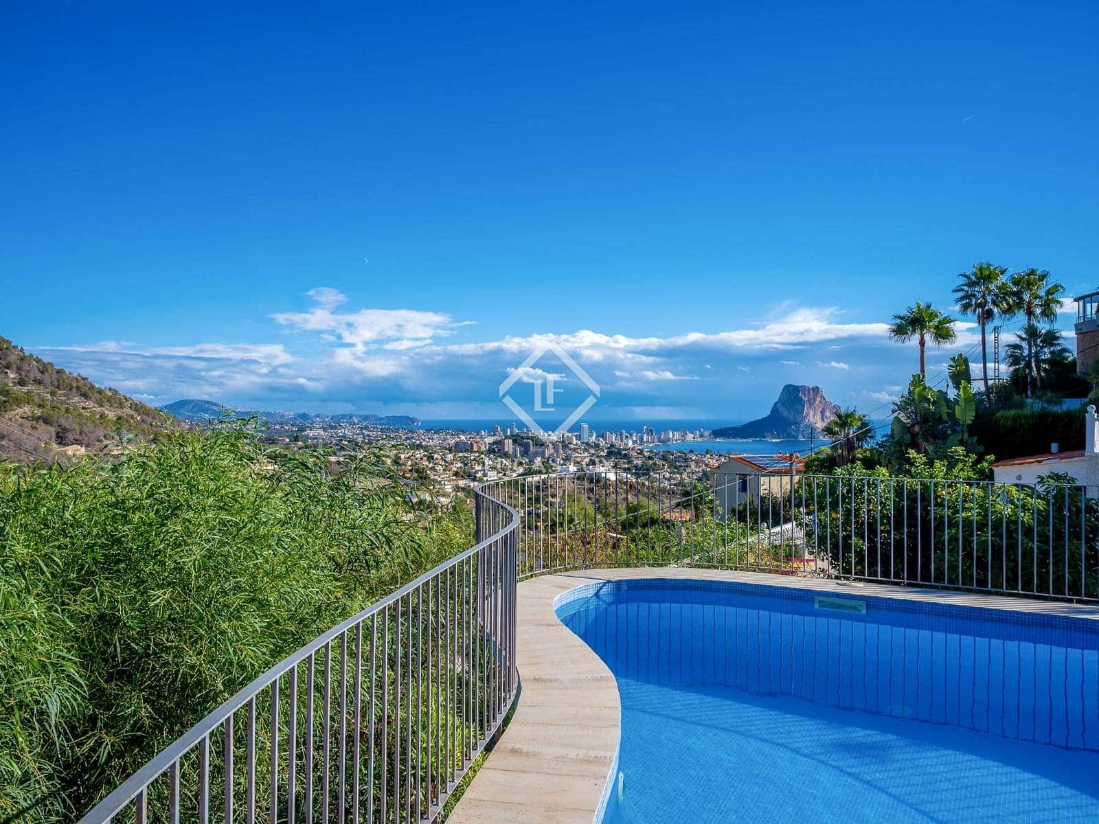 5 bedroom Villa for sale in Calpe / Calp with pool garage - € 635,000 (Ref: 7730492)