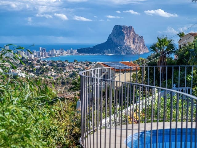 5 bedroom Villa for sale in Calpe / Calp with pool garage - € 635,000 (Ref: 7730492)
