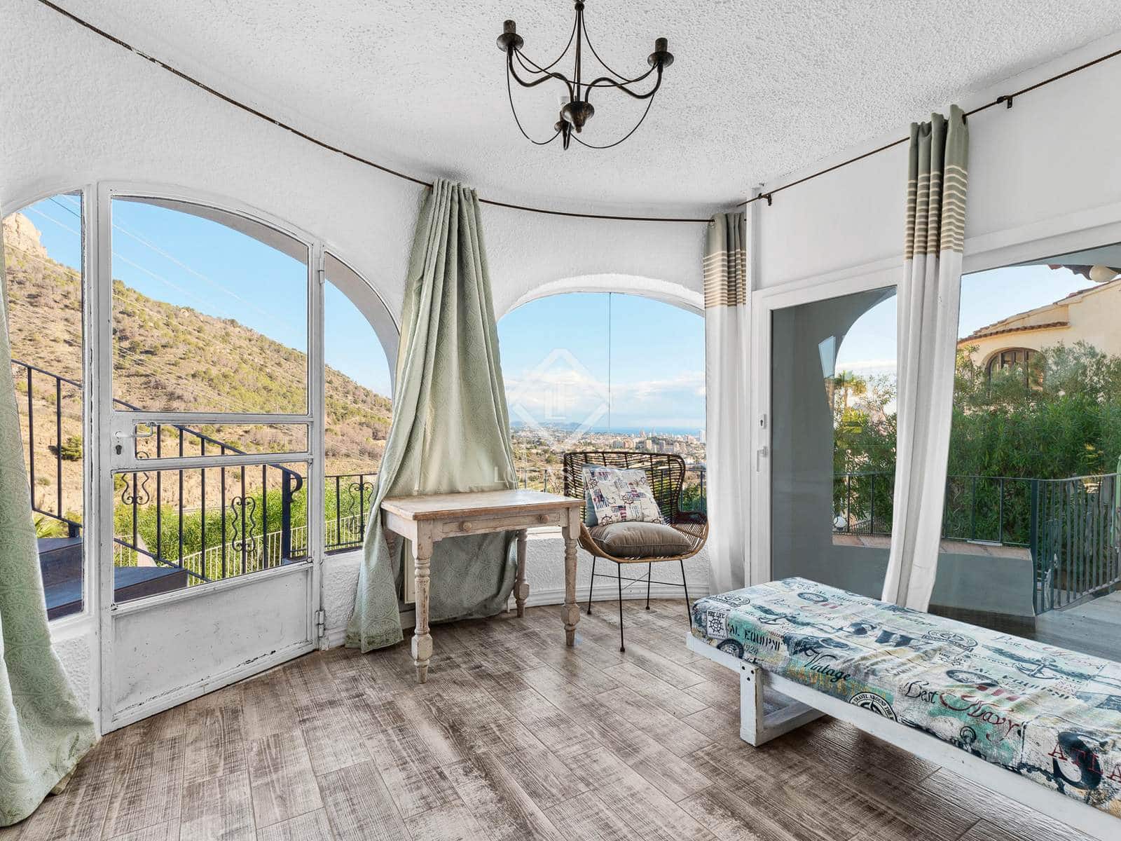 5 bedroom Villa for sale in Calpe / Calp with pool garage - € 635,000 (Ref: 7730492)