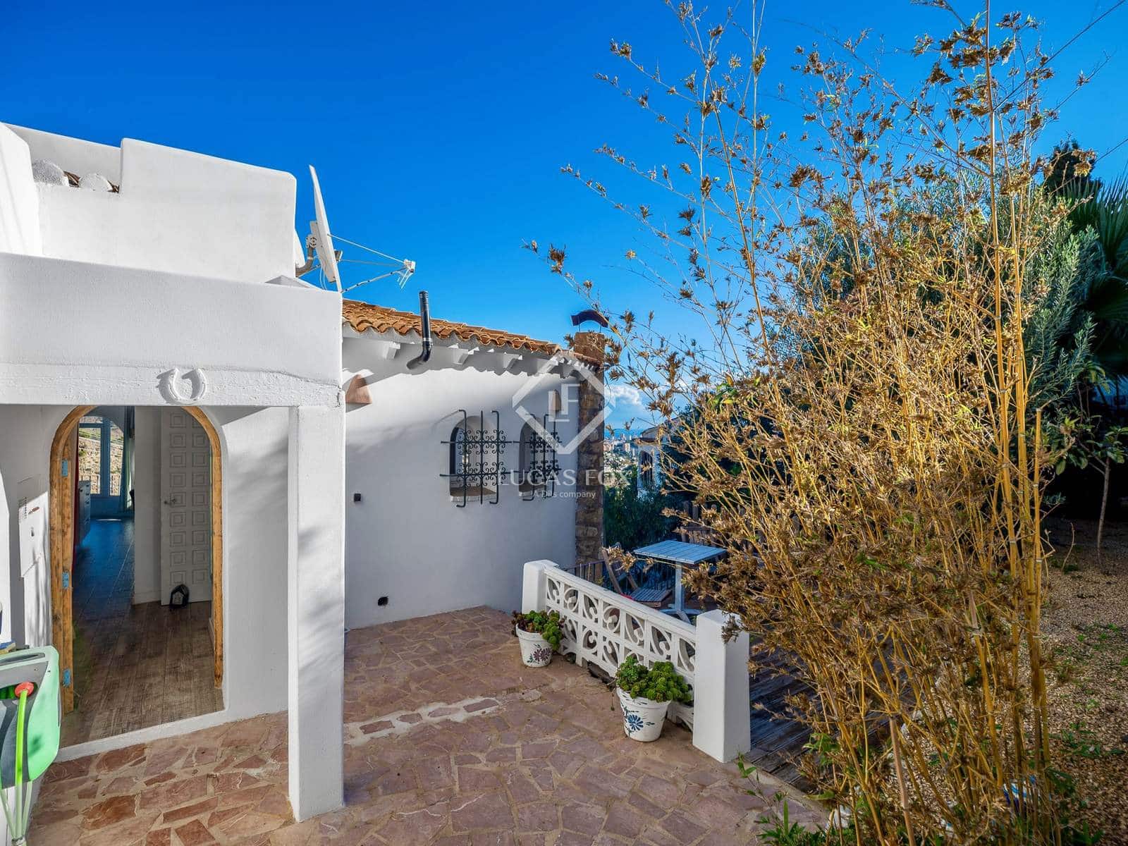 5 bedroom Villa for sale in Calpe / Calp with pool garage - € 635,000 (Ref: 7730492)