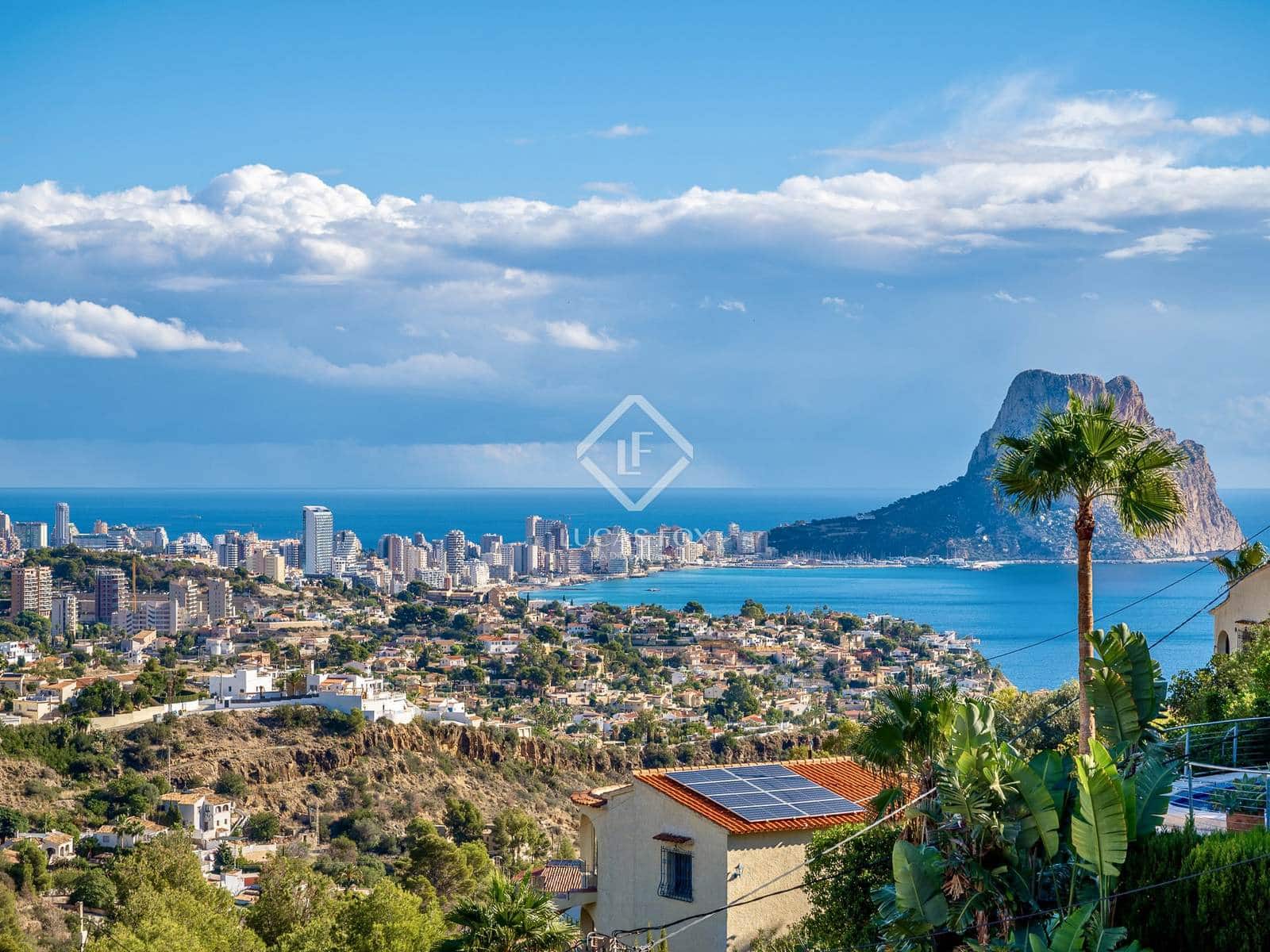 5 bedroom Villa for sale in Calpe / Calp with pool garage - € 635,000 (Ref: 7730492)