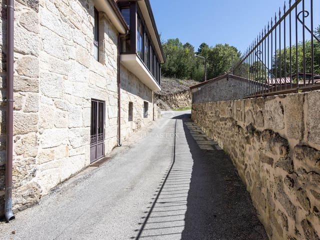 4 bedroom Villa for sale in Celanova with garage - € 660,000 (Ref: 7731738)