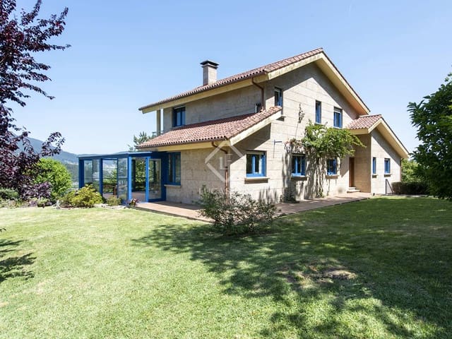 4 bedroom Villa for sale in Redondela with garage - € 550,000 (Ref: 7731741)