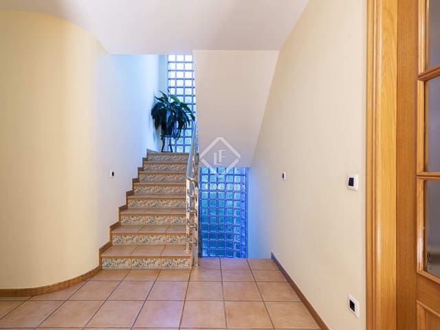 4 bedroom Villa for sale in Redondela with garage - € 550,000 (Ref: 7731741)