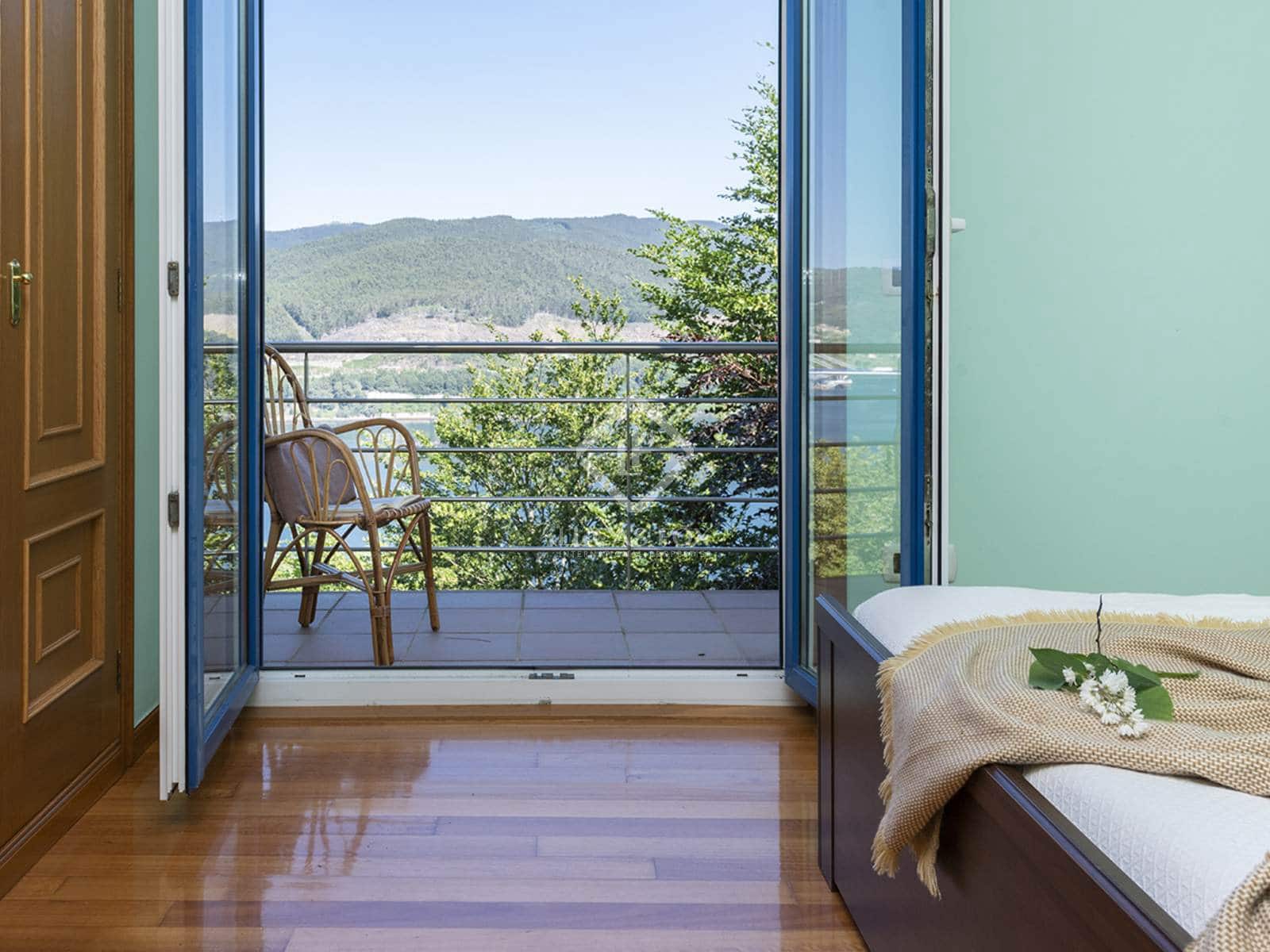 4 makuuhuone Huvila myytävänä paikassa Redondela mukana 
autotalli - 550 000 € (Ref: 7731741)