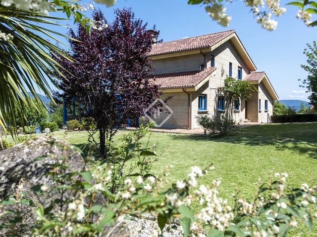 4 bedroom Villa for sale in Redondela with garage - € 550,000 (Ref: 7731741)