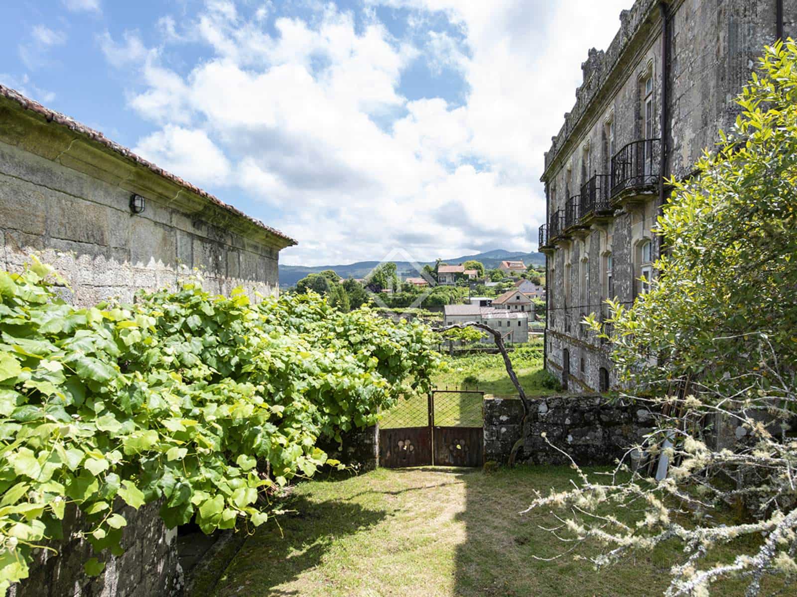 9 soveværelse Finca/Landehus til salg i Pazos de Borben med garage - € 750.000 (Ref: 7731743)