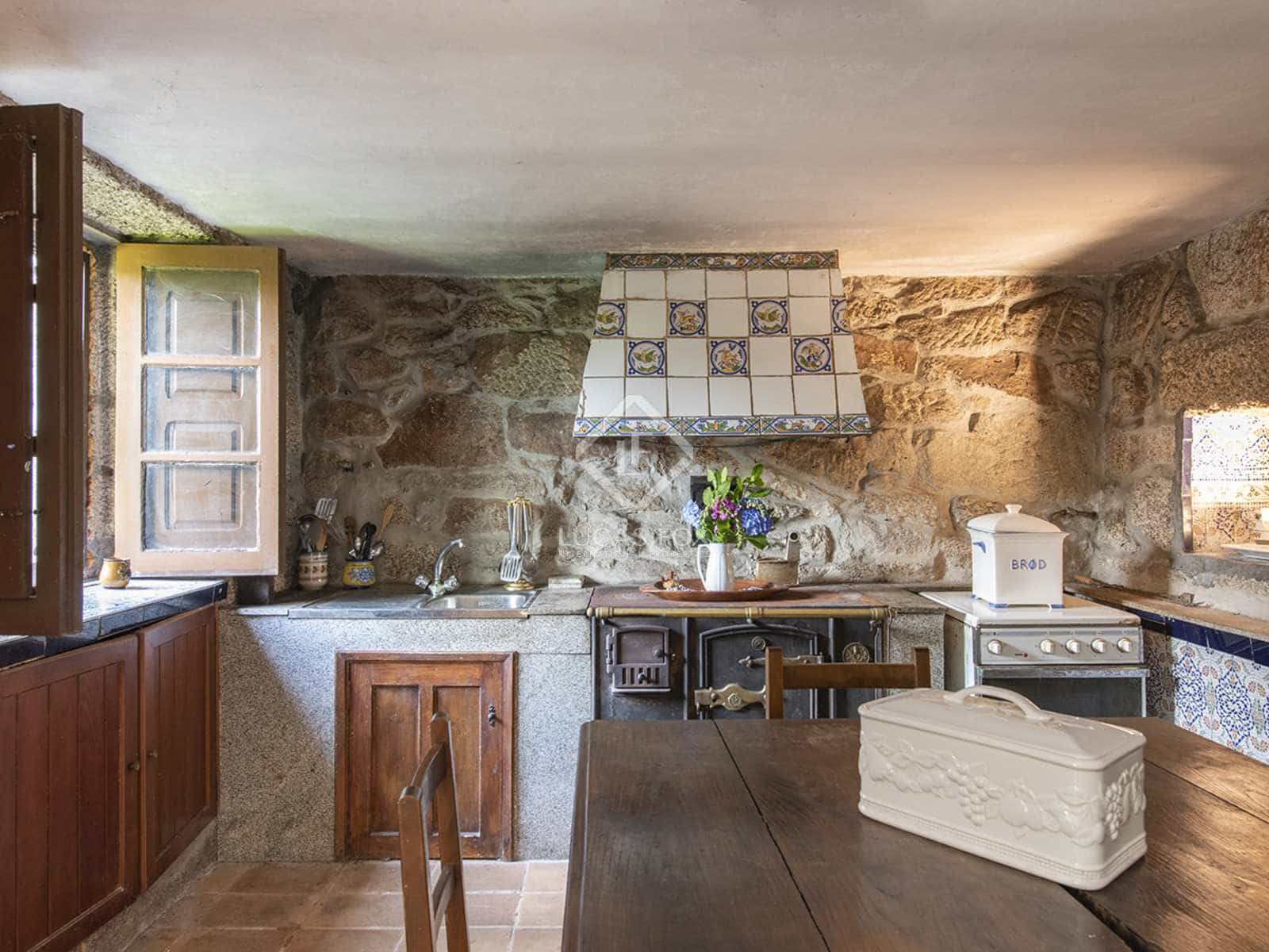 9 soveværelse Finca/Landehus til salg i Pazos de Borben med garage - € 750.000 (Ref: 7731743)