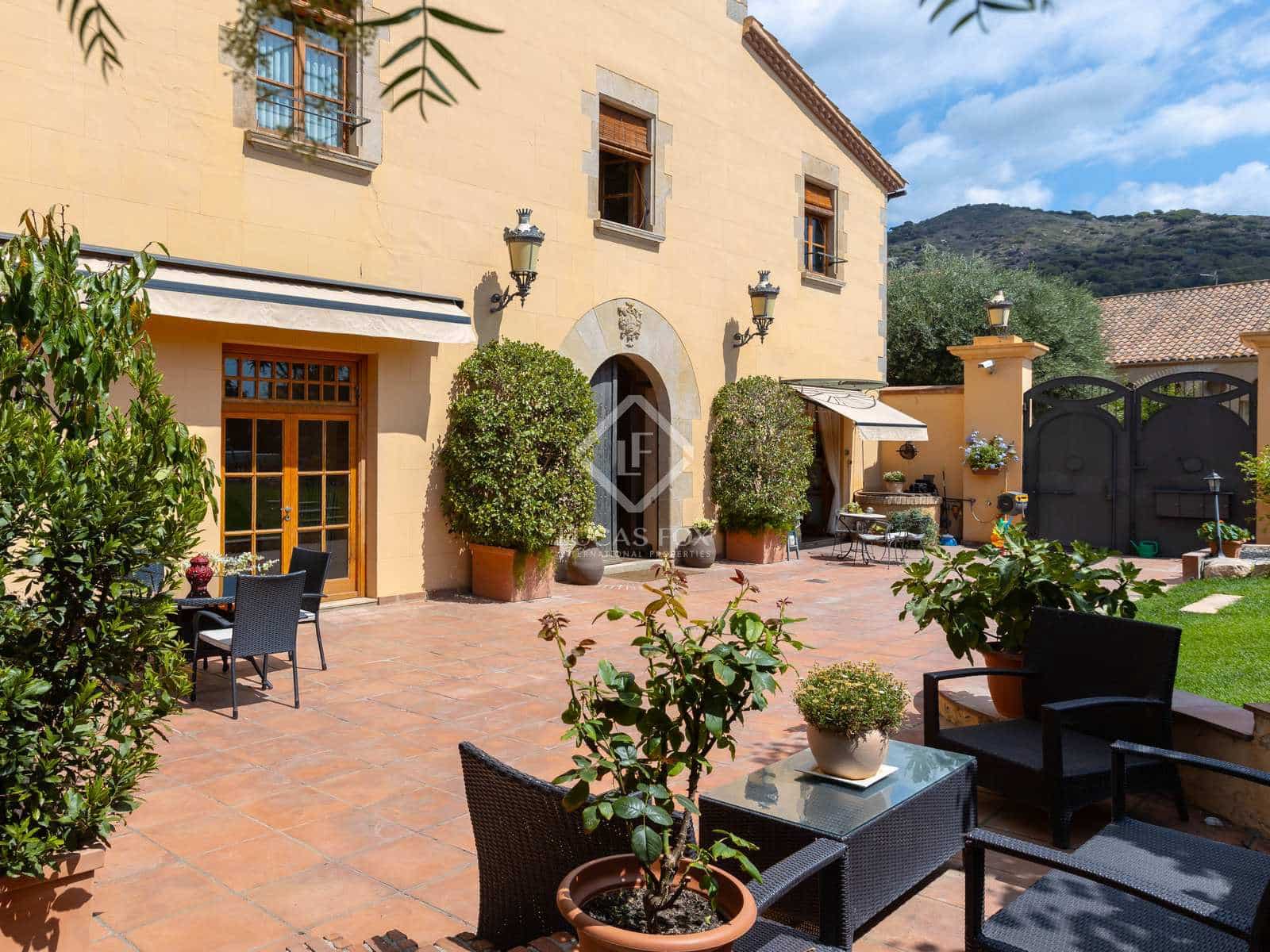 5 bedroom Villa for sale in Teia with garage - € 2,180,000 (Ref: 7736241)