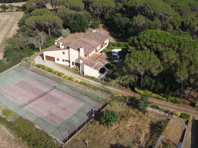 Chalet de 6 habitaciones en Santa Cristina d'Aro en venta con piscina garaje - 1.400.000 € (Ref: 7738345)