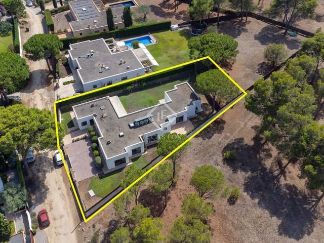 10 bedroom Villa for sale in L'Escala - € 1,350,000 (Ref: 7744965)