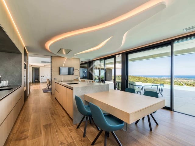 5 bedroom Villa for sale in Sotogrande, San Roque with pool - € 4,750,000 (Ref: 7744966)