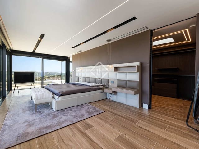 5 bedroom Villa for sale in Sotogrande, San Roque with pool - € 4,750,000 (Ref: 7744966)