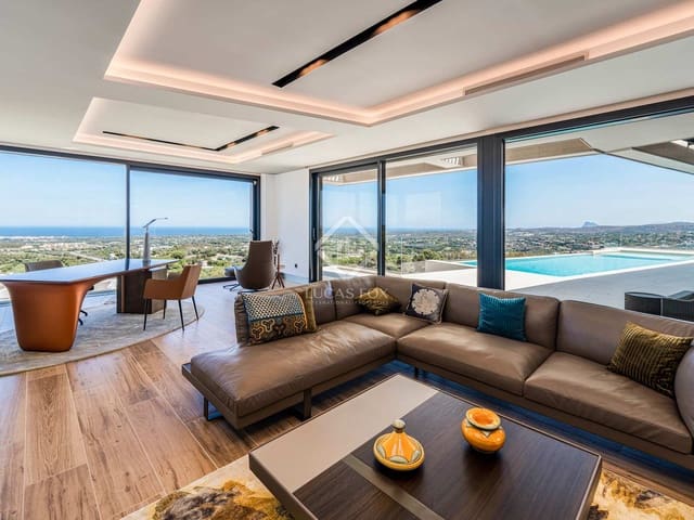 5 bedroom Villa for sale in Sotogrande, San Roque with pool - € 4,750,000 (Ref: 7744966)