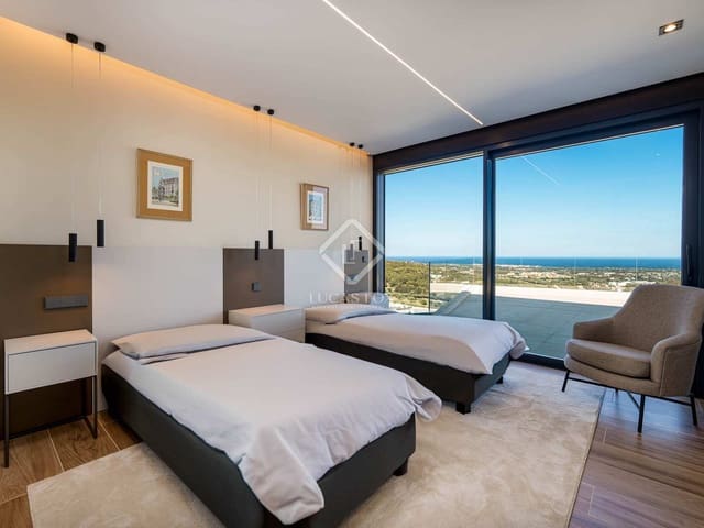 5 bedroom Villa for sale in Sotogrande, San Roque with pool - € 4,750,000 (Ref: 7744966)