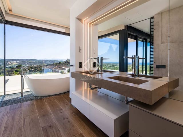 5 bedroom Villa for sale in Sotogrande, San Roque with pool - € 4,750,000 (Ref: 7744966)