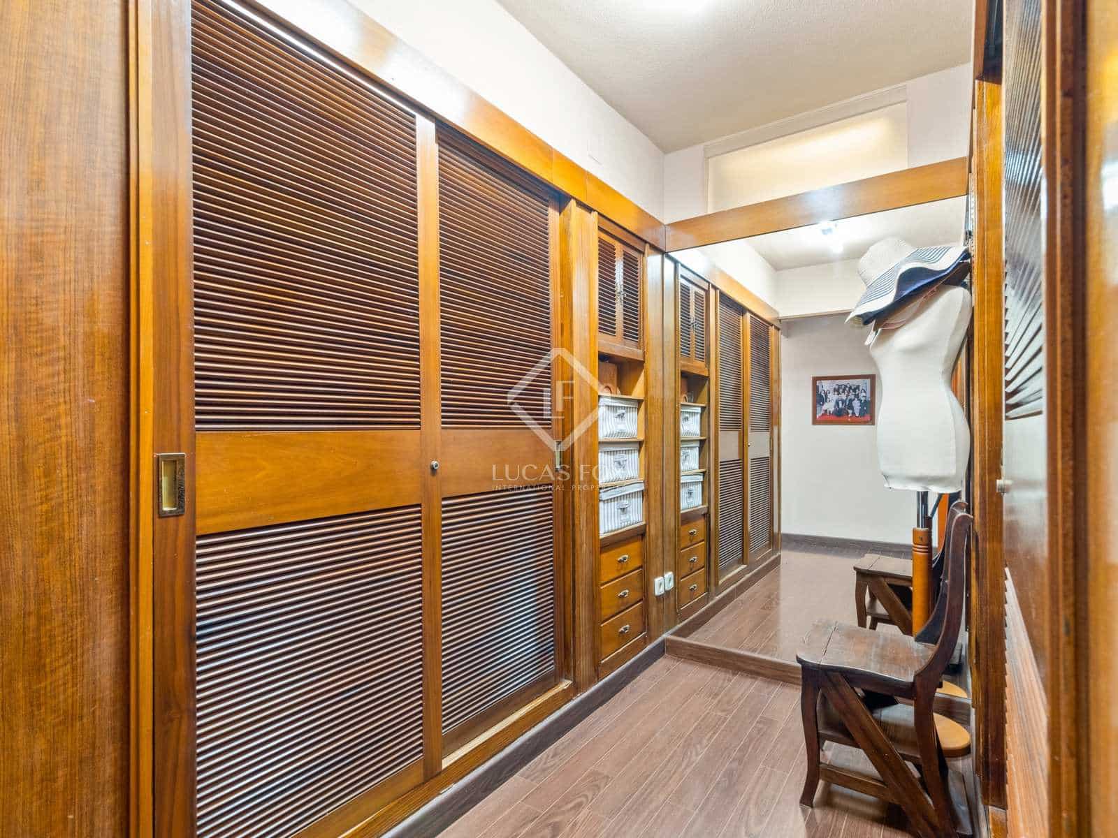 6 bedroom Villa for sale in Alicante / Alacant city with pool garage - € 1,300,000 (Ref: 7748655)