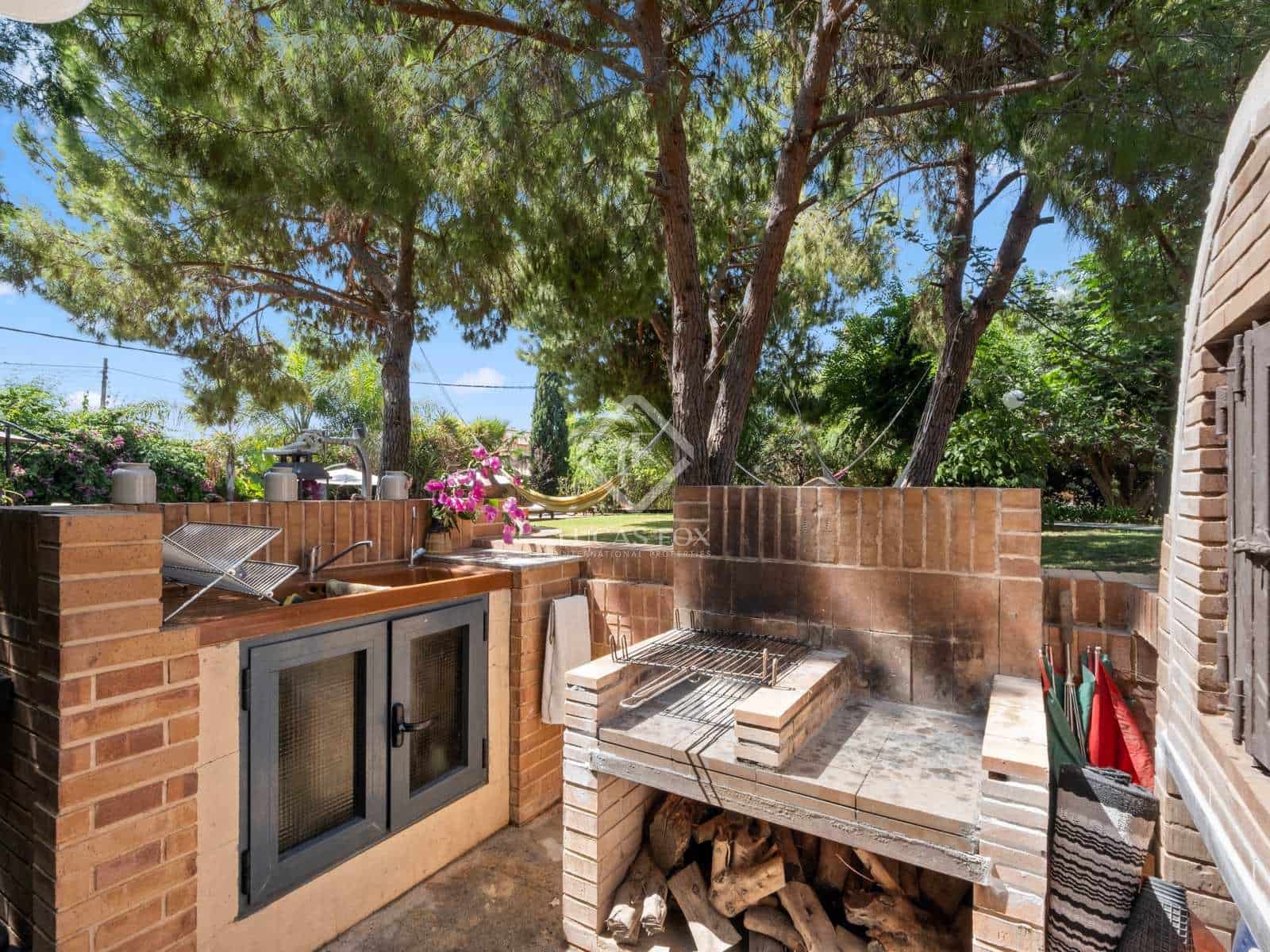 6 bedroom Villa for sale in Alicante / Alacant city with pool garage - € 1,300,000 (Ref: 7748655)