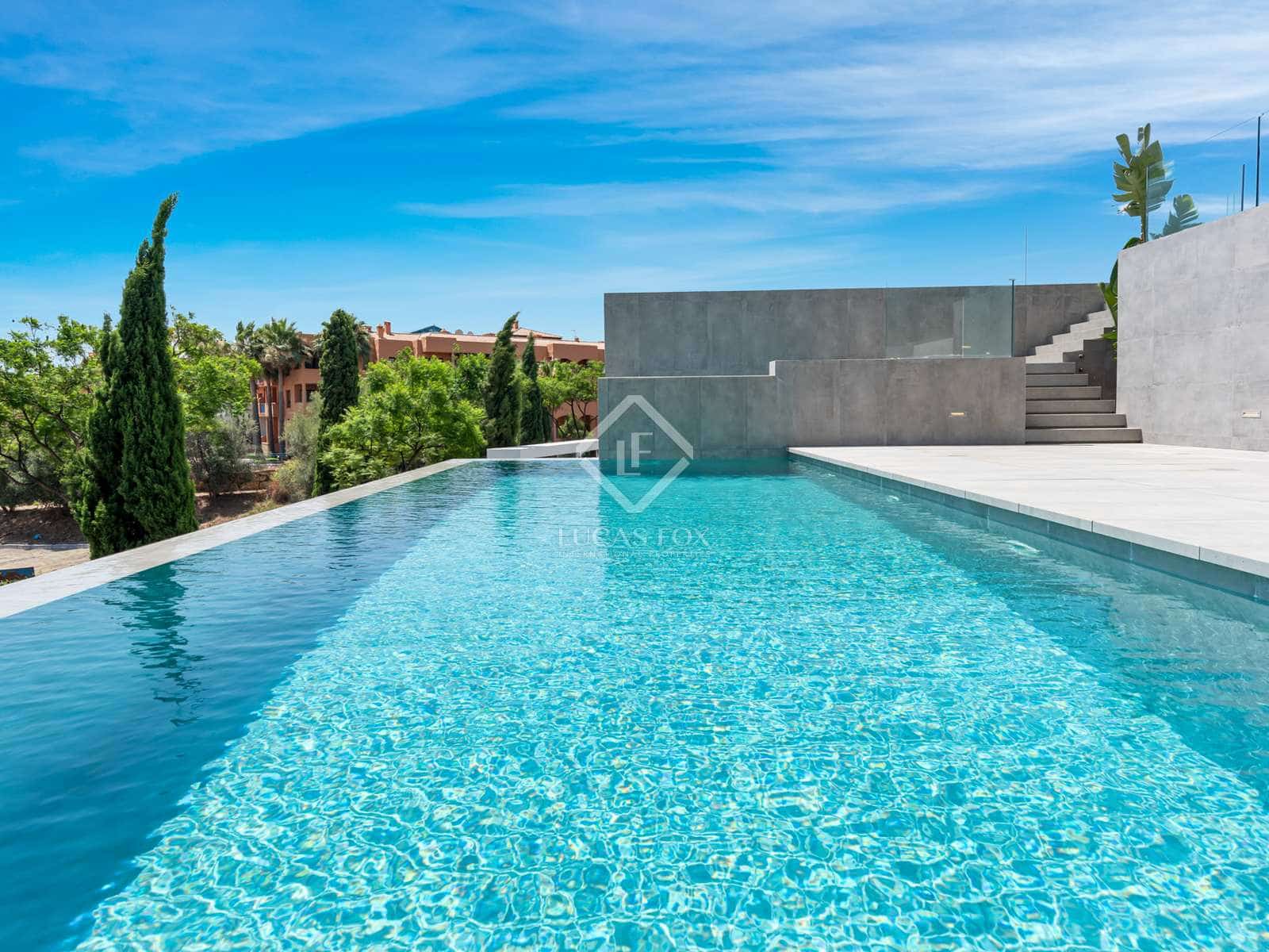 5 bedroom Villa for sale in Benahavis with pool garage - € 4,300,000 (Ref: 7748661)