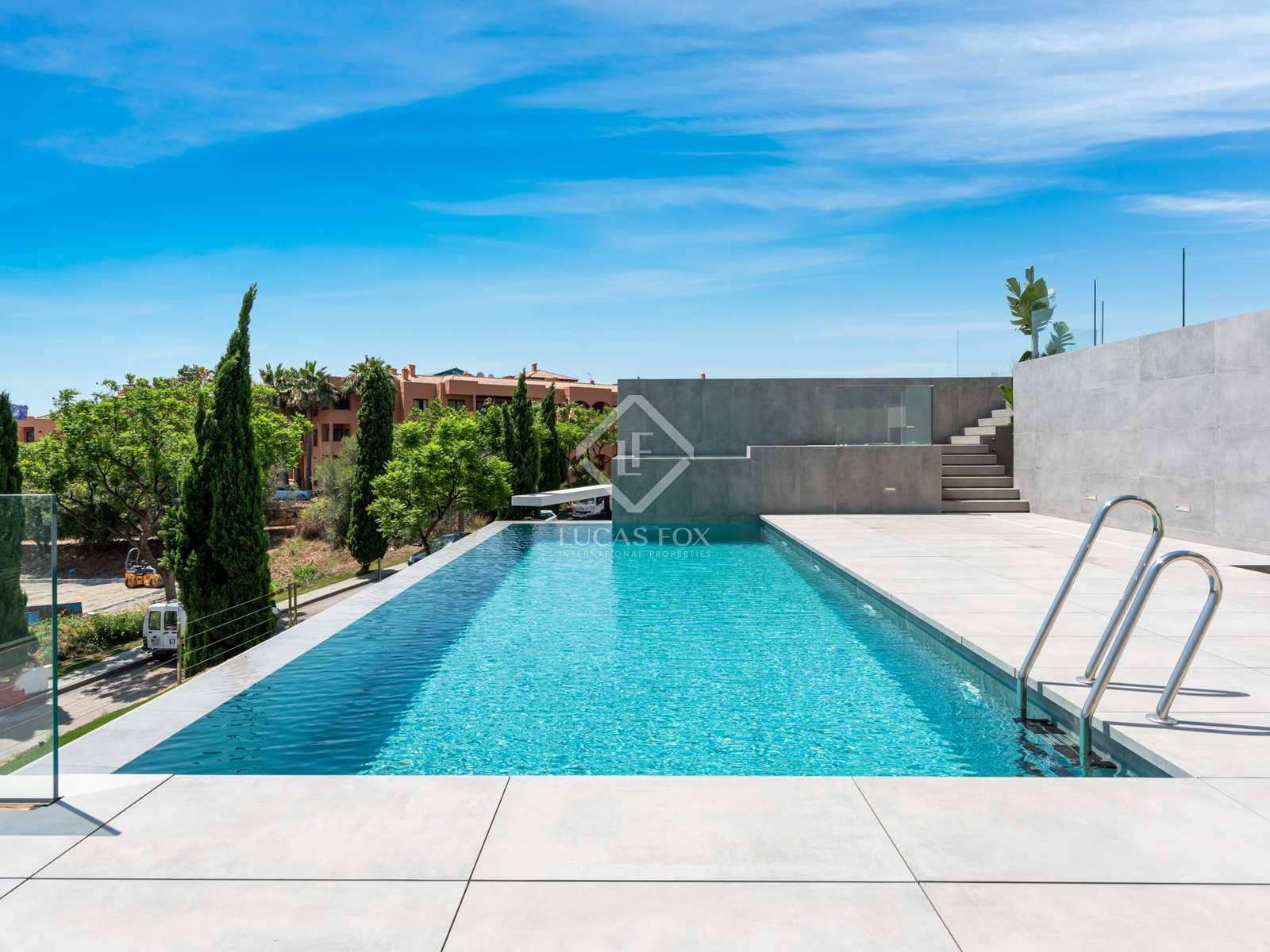 5 bedroom Villa for sale in Benahavis with pool garage - € 4,300,000 (Ref: 7748661)