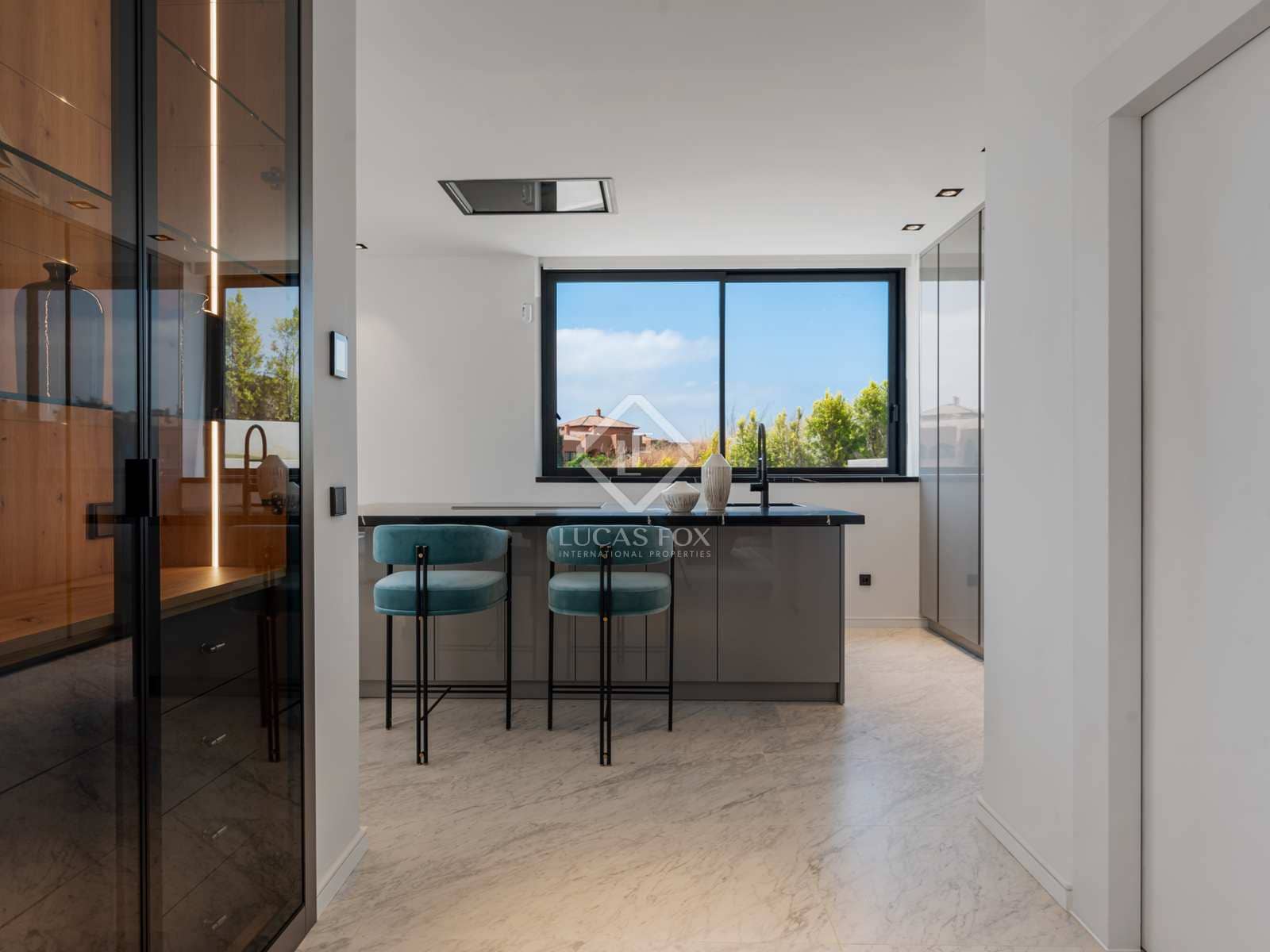 5 bedroom Villa for sale in Benahavis with pool garage - € 4,300,000 (Ref: 7748661)