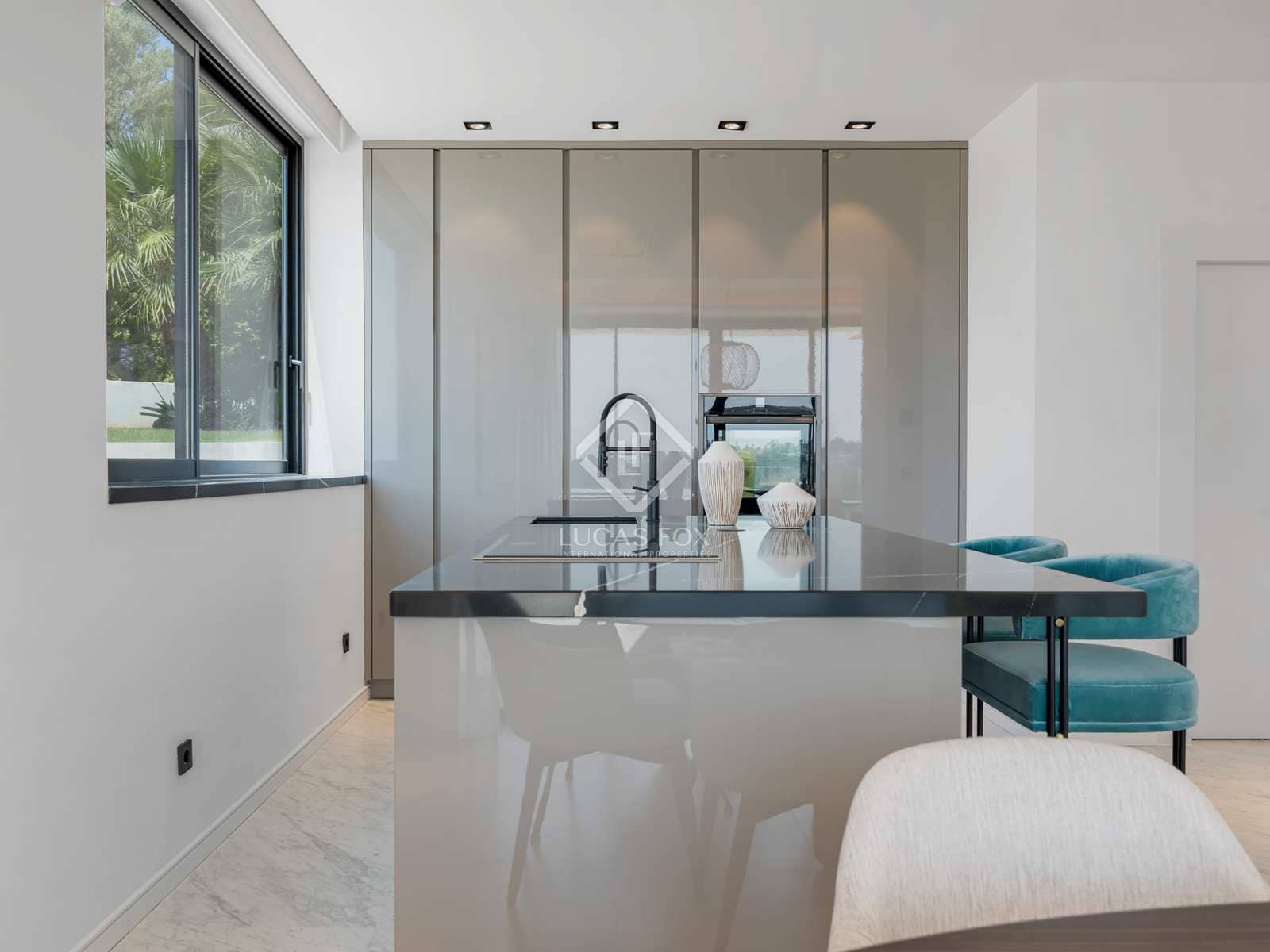 5 bedroom Villa for sale in Benahavis with pool garage - € 4,300,000 (Ref: 7748661)