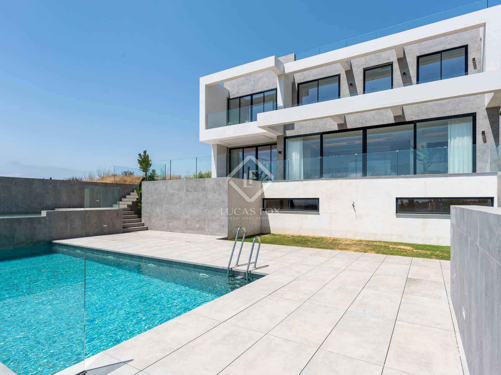 5 bedroom Villa for sale in Benahavis with pool garage - € 4,300,000 (Ref: 7748661)