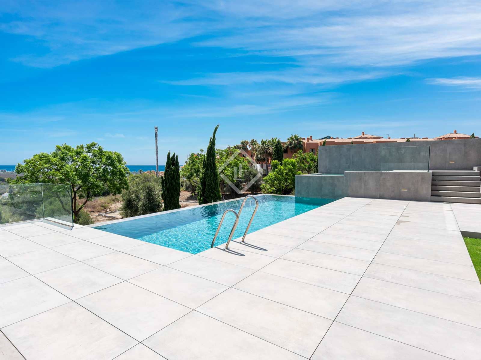 5 bedroom Villa for sale in Benahavis with pool garage - € 4,300,000 (Ref: 7748661)