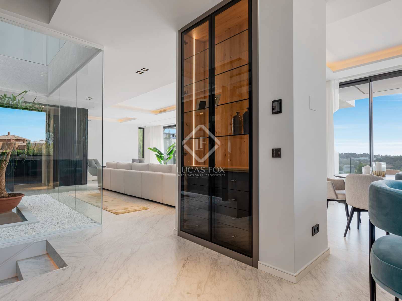 5 bedroom Villa for sale in Benahavis with pool garage - € 4,300,000 (Ref: 7748661)