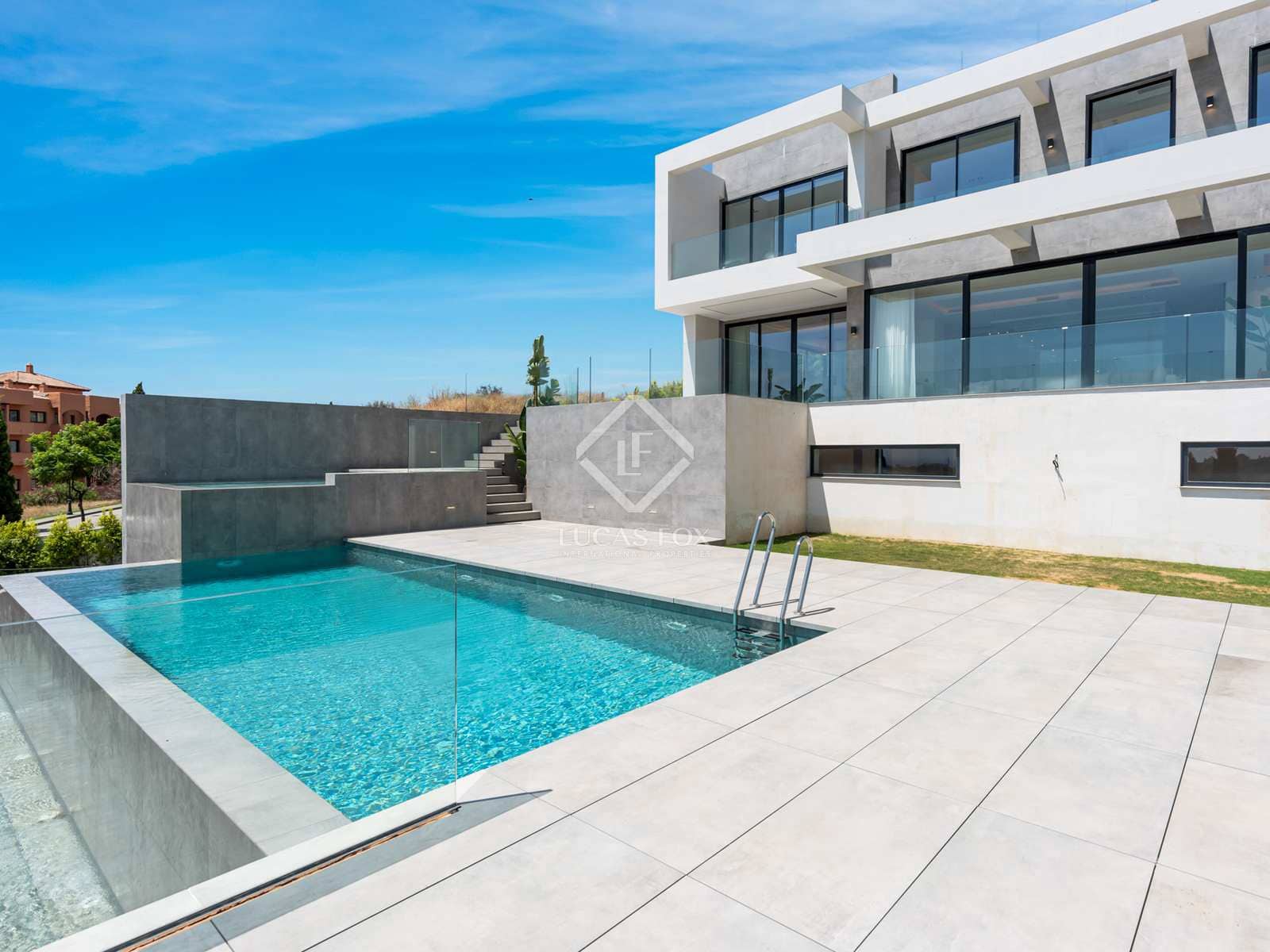 5 bedroom Villa for sale in Benahavis with pool garage - € 4,300,000 (Ref: 7748661)