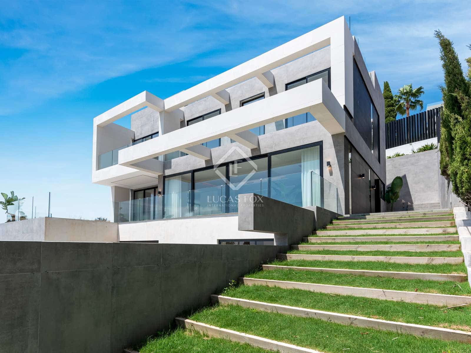 5 bedroom Villa for sale in Benahavis with pool garage - € 4,300,000 (Ref: 7748661)