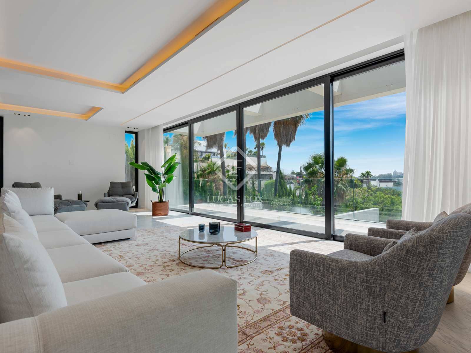 5 bedroom Villa for sale in Benahavis with pool garage - € 4,300,000 (Ref: 7748661)