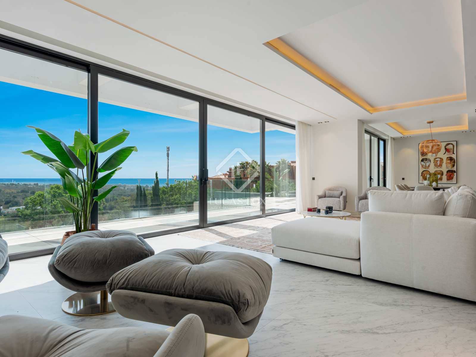 5 bedroom Villa for sale in Benahavis with pool garage - € 4,300,000 (Ref: 7748661)