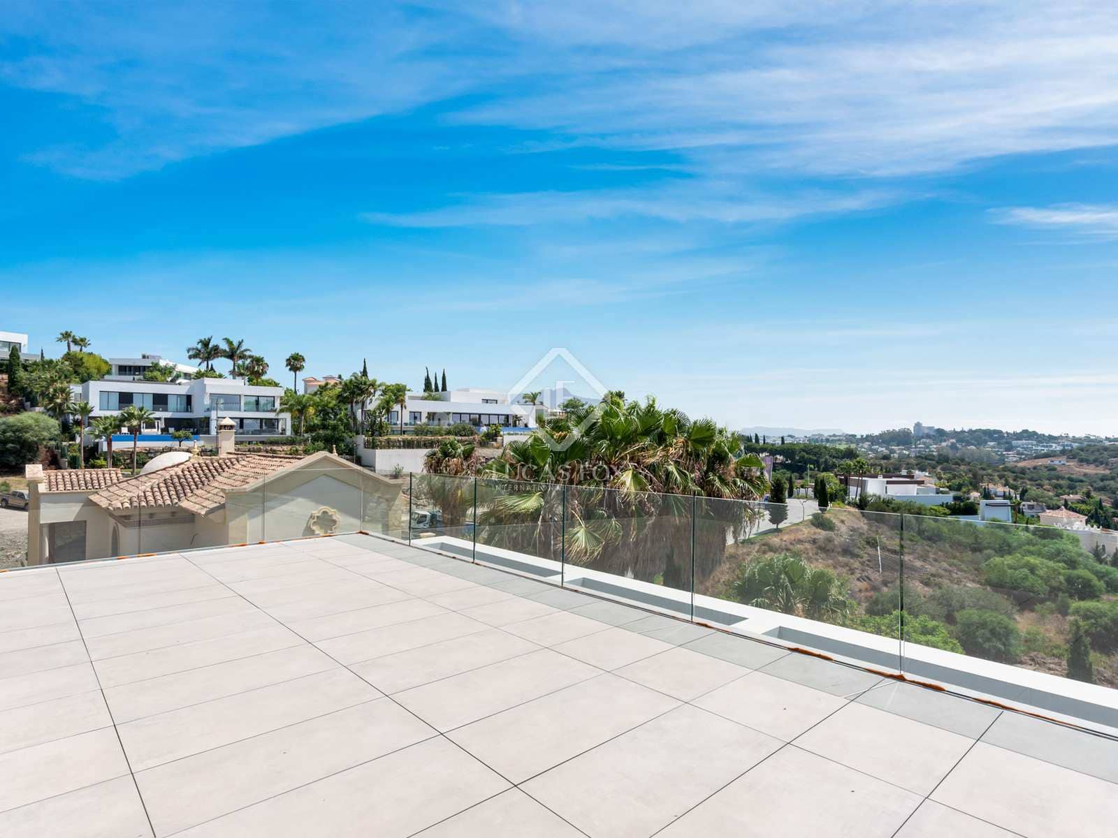 5 bedroom Villa for sale in Benahavis with pool garage - € 4,300,000 (Ref: 7748661)