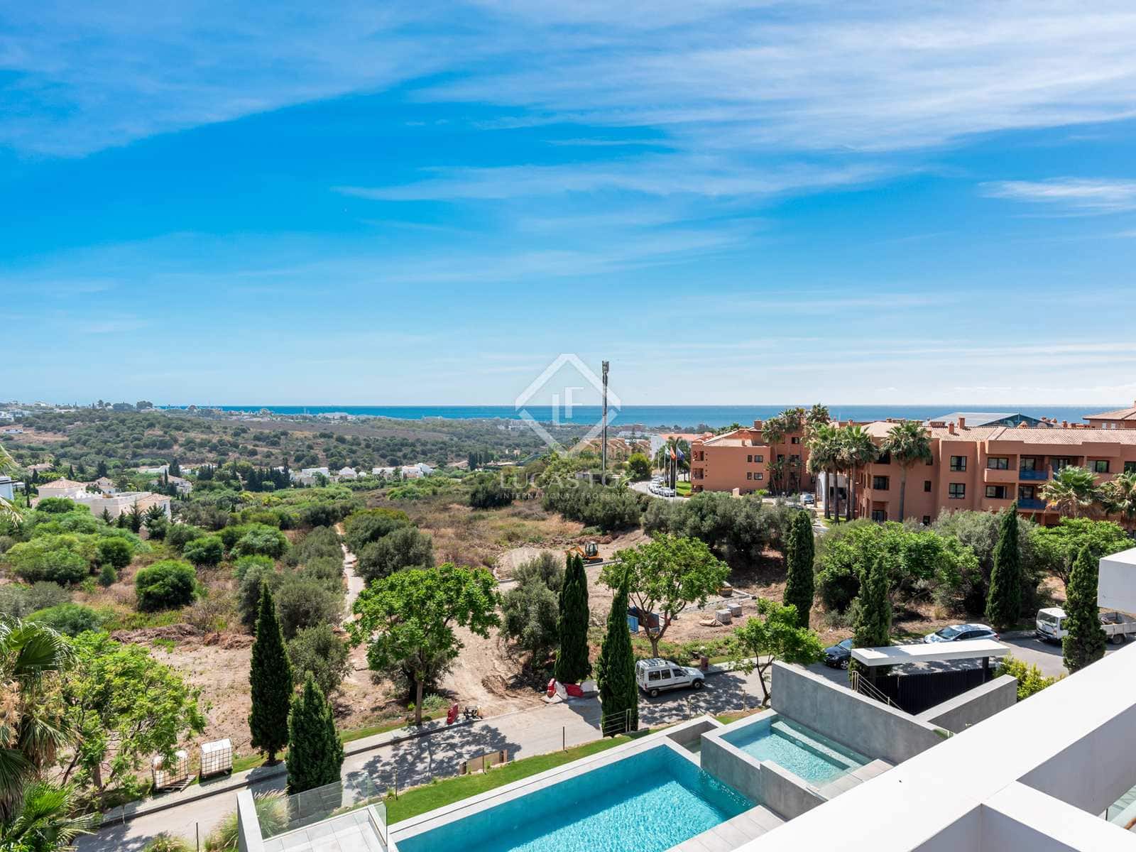 5 bedroom Villa for sale in Benahavis with pool garage - € 4,300,000 (Ref: 7748661)