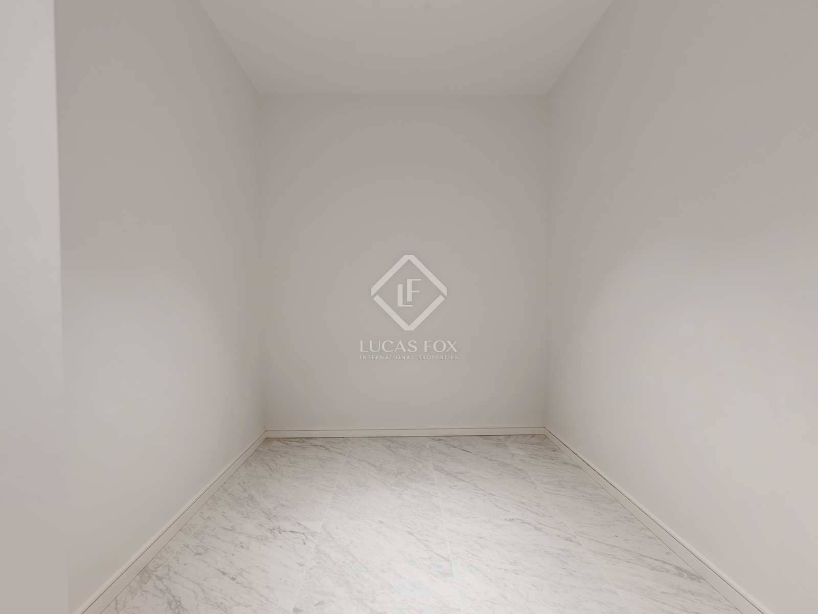 5 bedroom Villa for sale in Benahavis with pool garage - € 4,300,000 (Ref: 7748661)