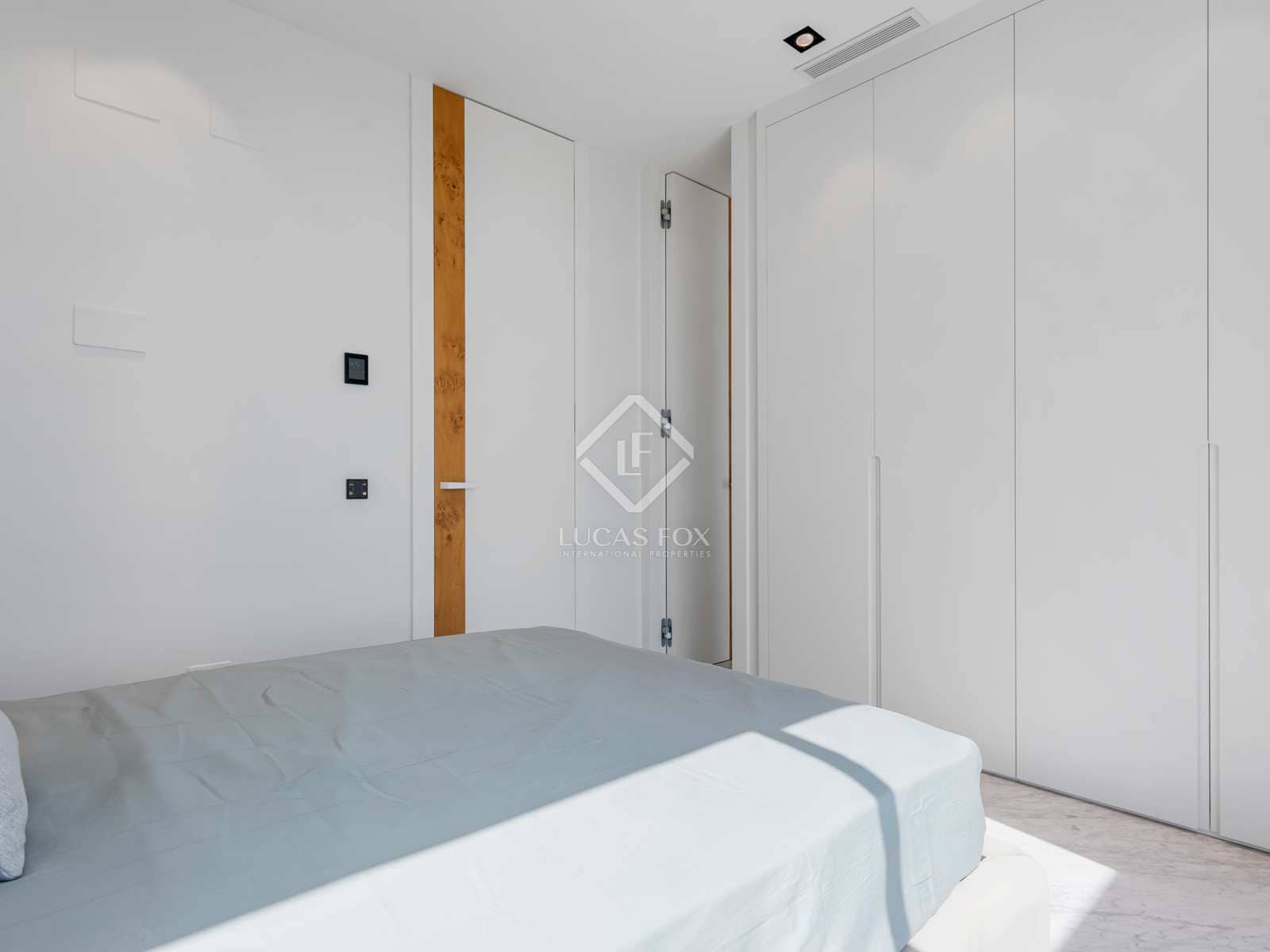 5 bedroom Villa for sale in Benahavis with pool garage - € 4,300,000 (Ref: 7748661)