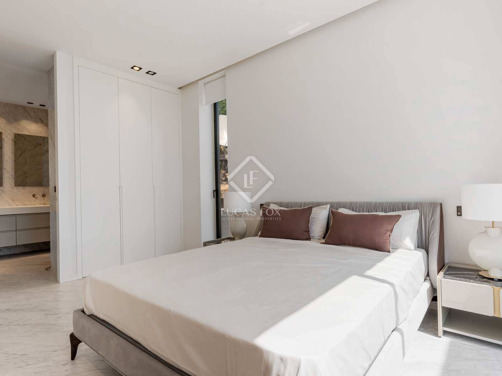 5 bedroom Villa for sale in Benahavis with pool garage - € 4,300,000 (Ref: 7748661)