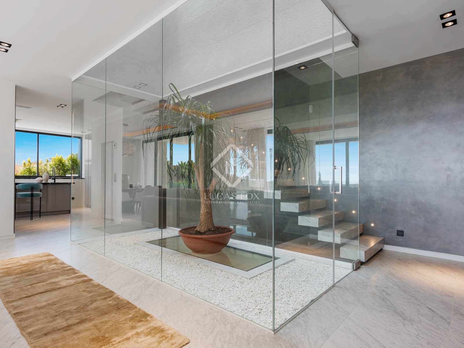 5 bedroom Villa for sale in Benahavis with pool garage - € 4,300,000 (Ref: 7748661)