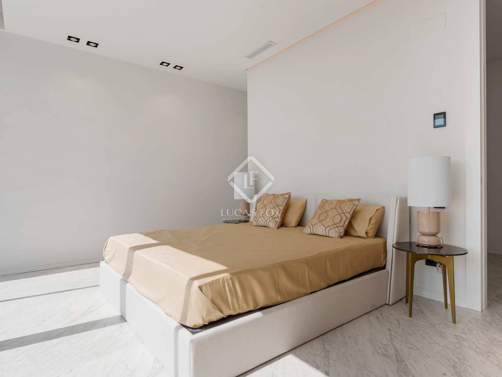 5 bedroom Villa for sale in Benahavis with pool garage - € 4,300,000 (Ref: 7748661)