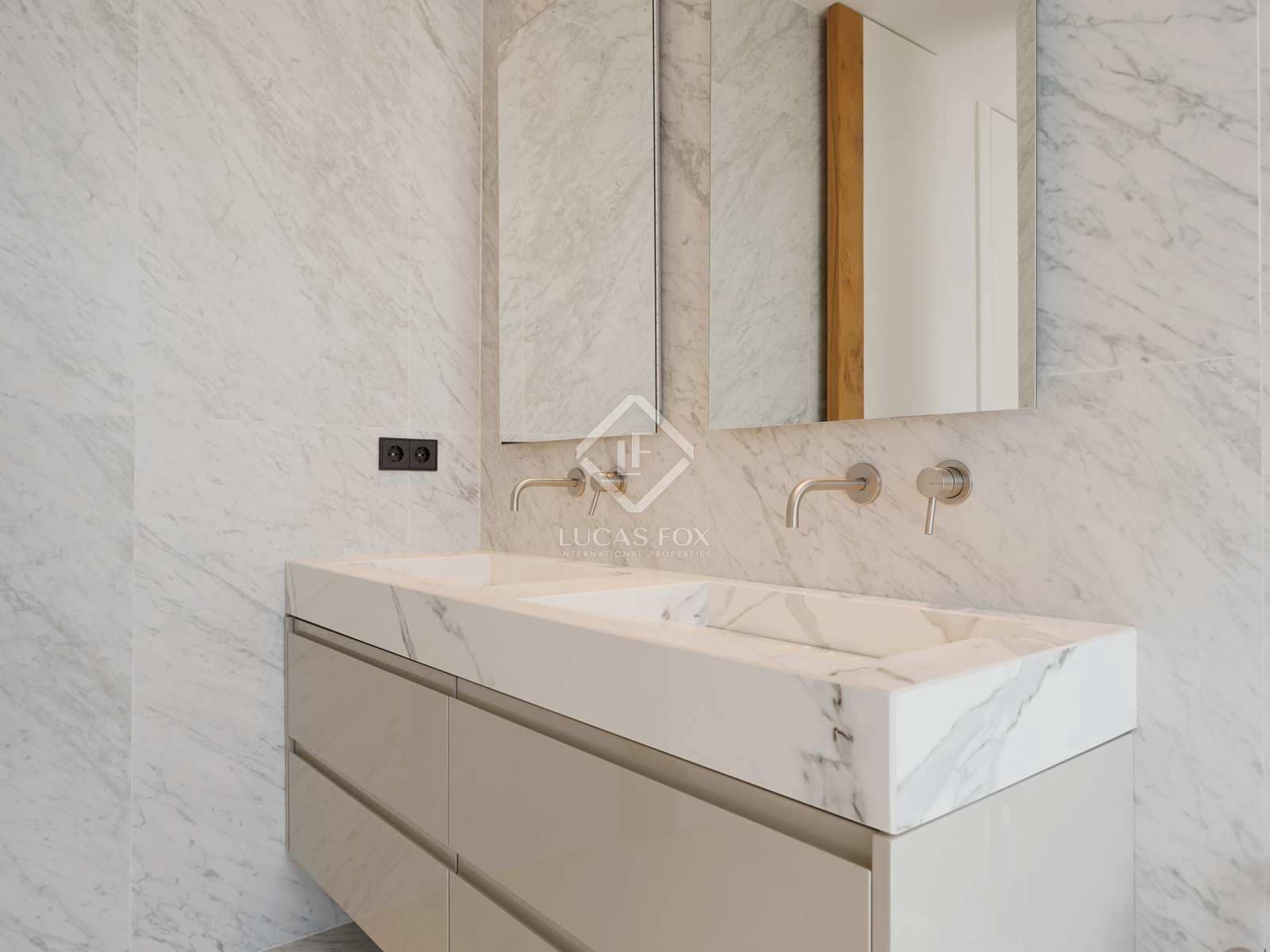 5 bedroom Villa for sale in Benahavis with pool garage - € 4,300,000 (Ref: 7748661)