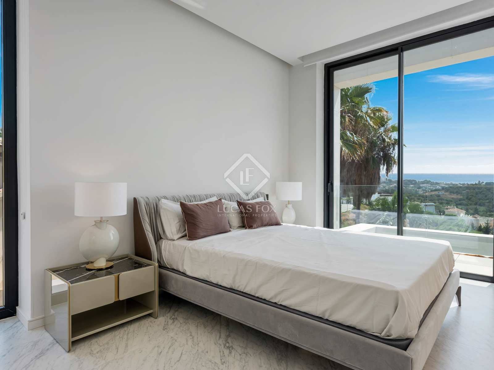 5 bedroom Villa for sale in Benahavis with pool garage - € 4,300,000 (Ref: 7748661)