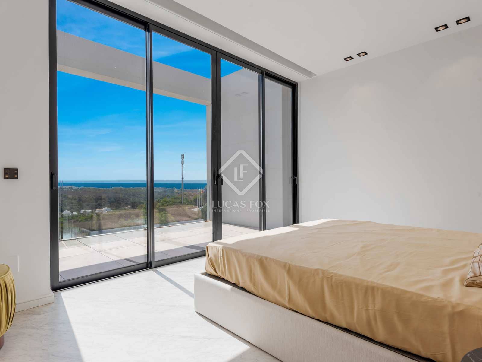 5 bedroom Villa for sale in Benahavis with pool garage - € 4,300,000 (Ref: 7748661)