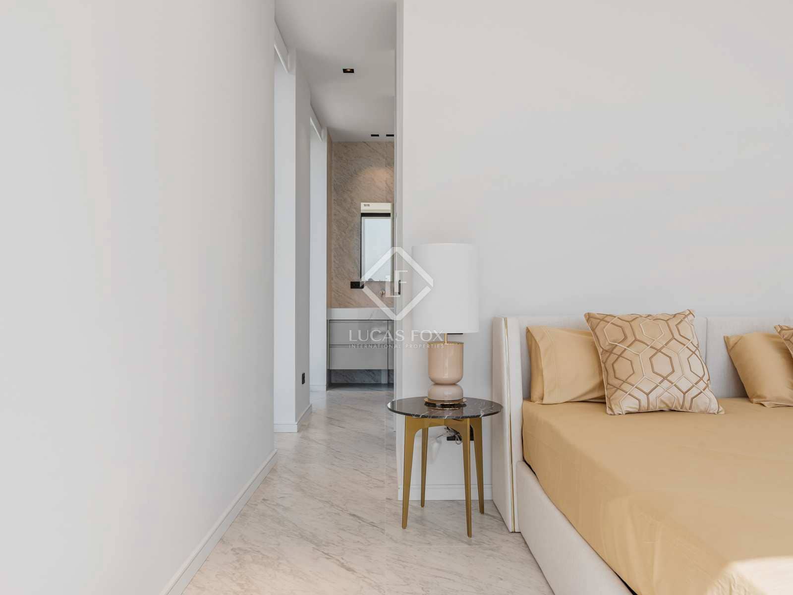 5 bedroom Villa for sale in Benahavis with pool garage - € 4,300,000 (Ref: 7748661)