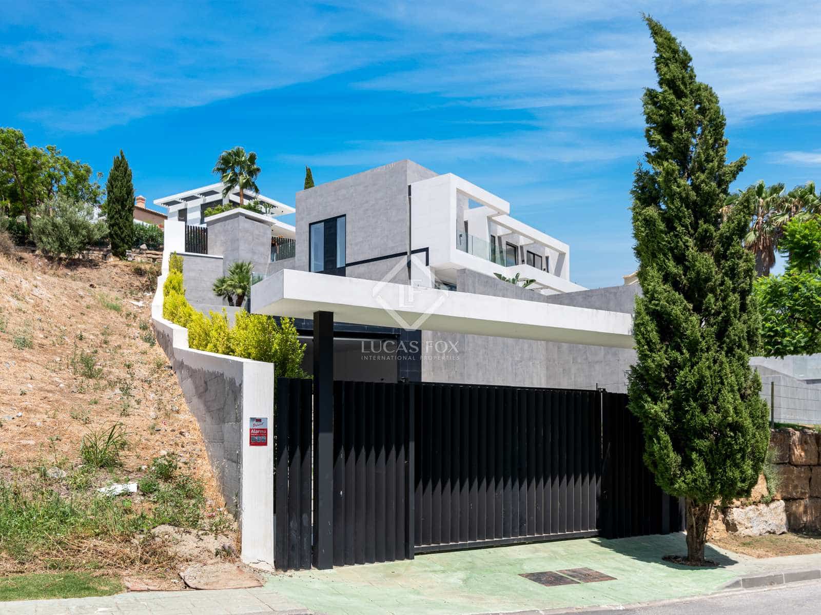 5 bedroom Villa for sale in Benahavis with pool garage - € 4,300,000 (Ref: 7748661)