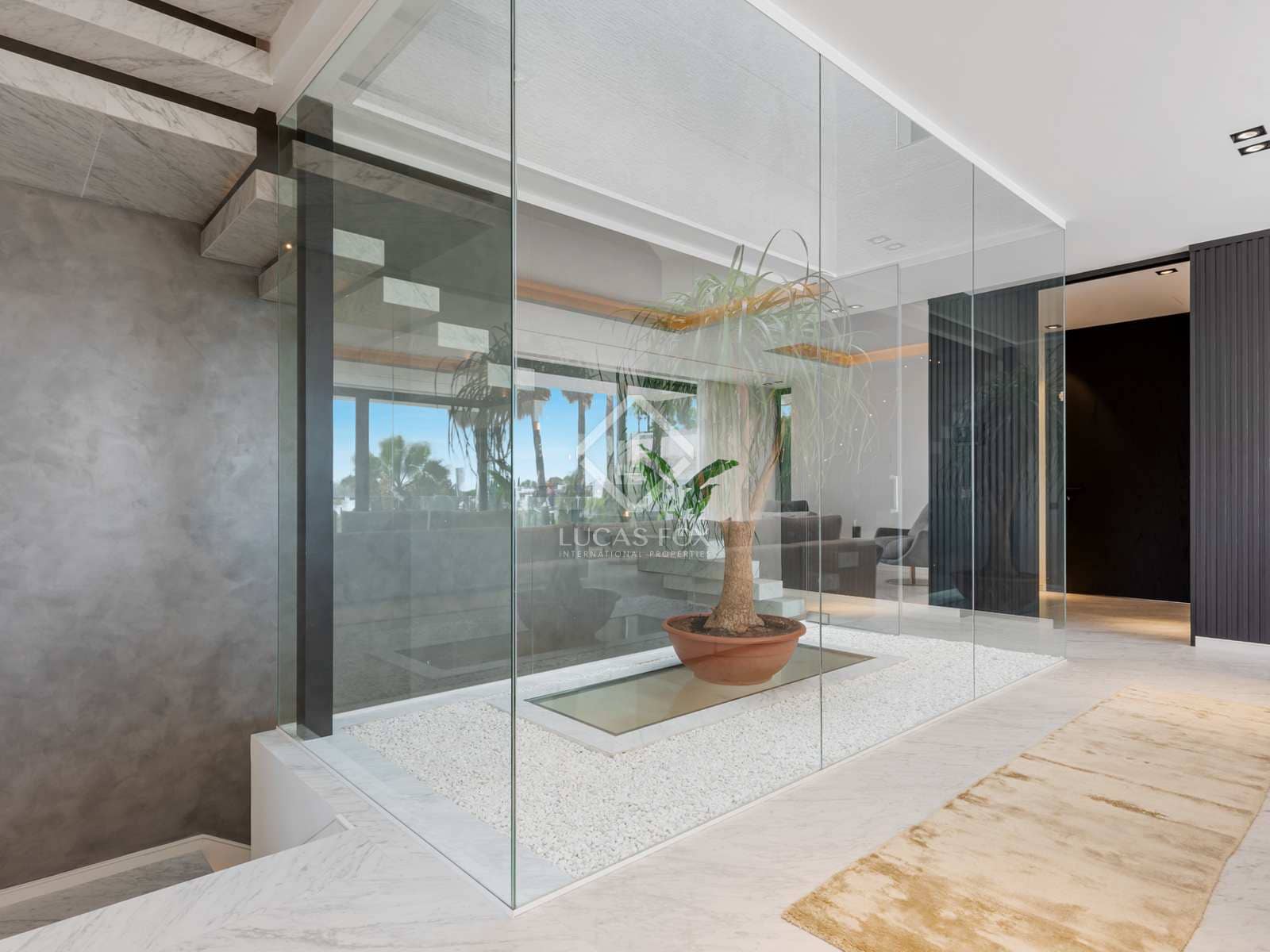 5 bedroom Villa for sale in Benahavis with pool garage - € 4,300,000 (Ref: 7748661)