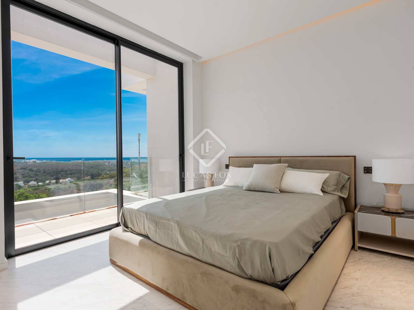 5 bedroom Villa for sale in Benahavis with pool garage - € 4,300,000 (Ref: 7748661)